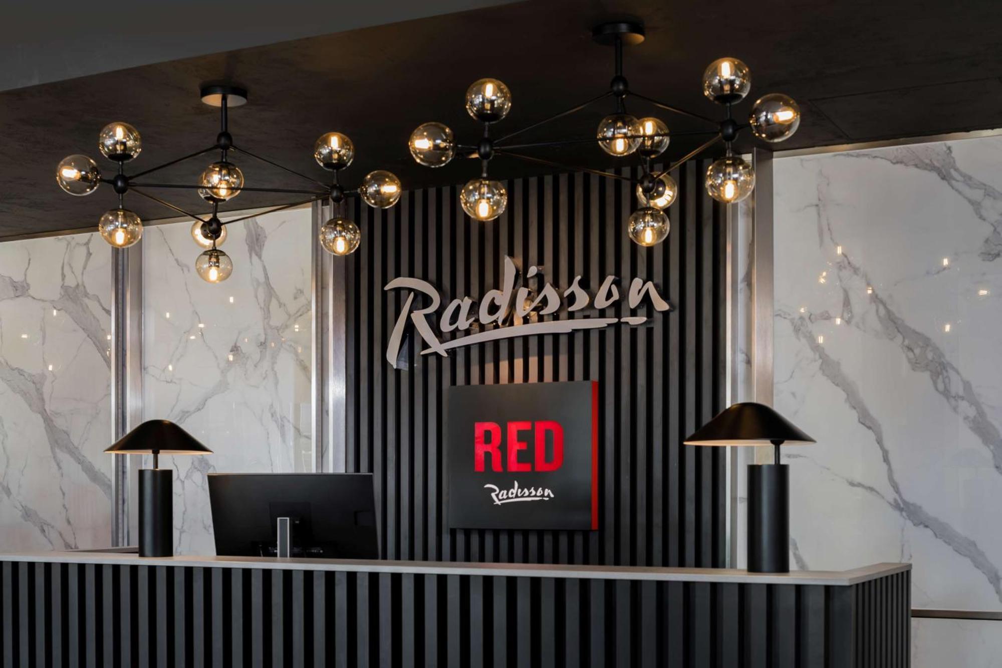 מלון Harmondsworth Radisson Red London Heathrow מראה חיצוני תמונה